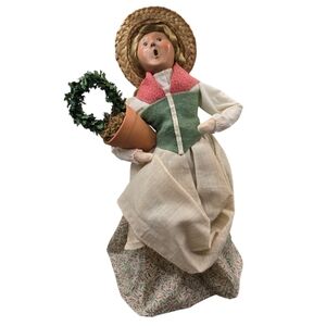 Vtg Byers Choice Willamsburg 2001 Caroler 12.5" Lady Gardener W/ Topiary Retired